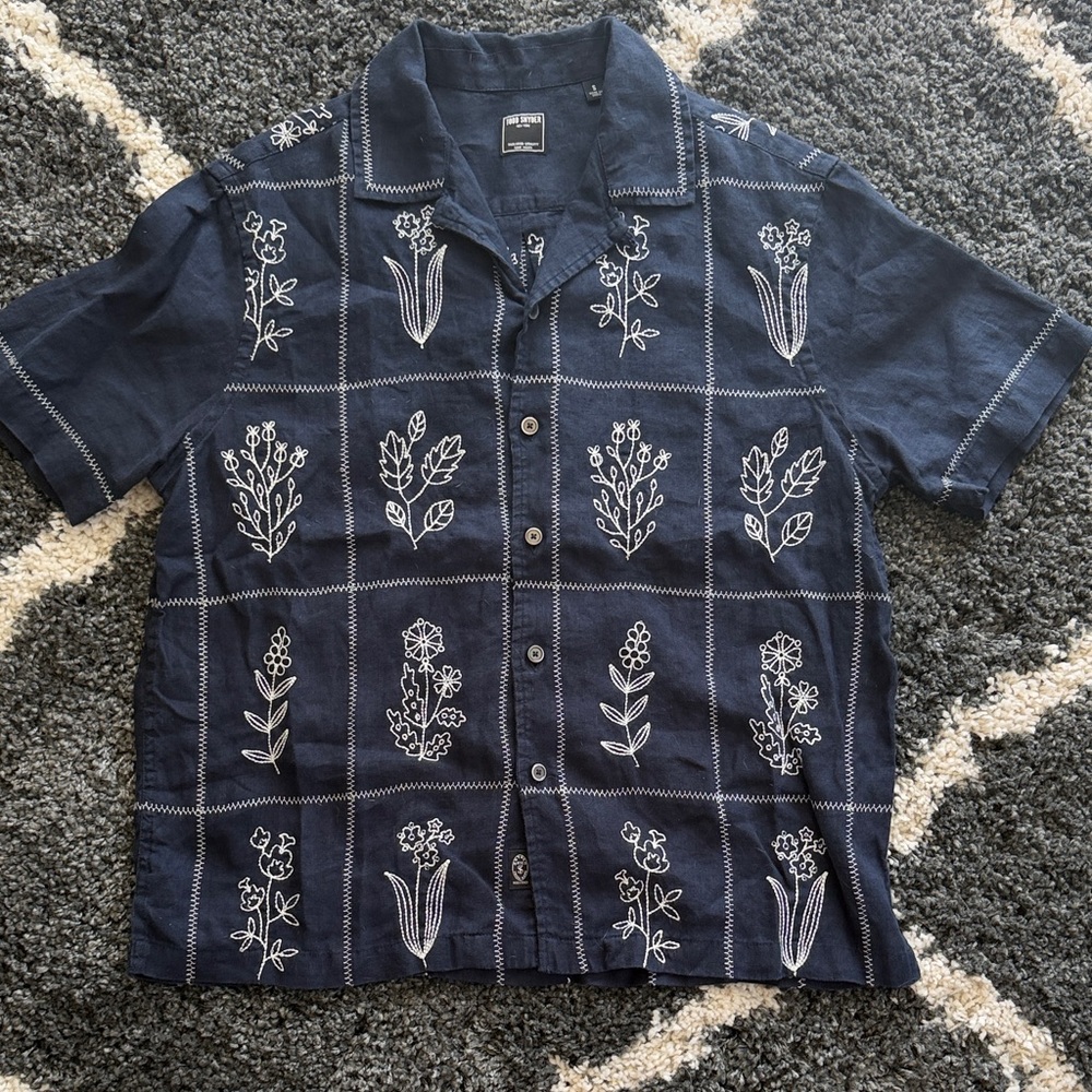 Todd Snyder Navy Blue Button-Up Camp Shirt with White Floral Embroidery